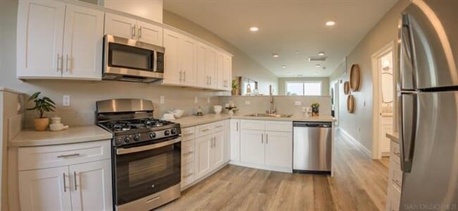 Building Photo - 2 bedrooms 2 baths in Escondido over at the GRAND VIEW APARTMENTS