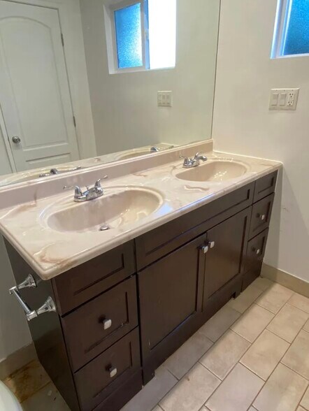 Building Photo - 538 Brooks Ave