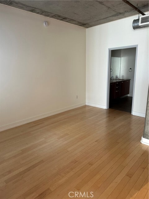 Building Photo - 645 W 9th St