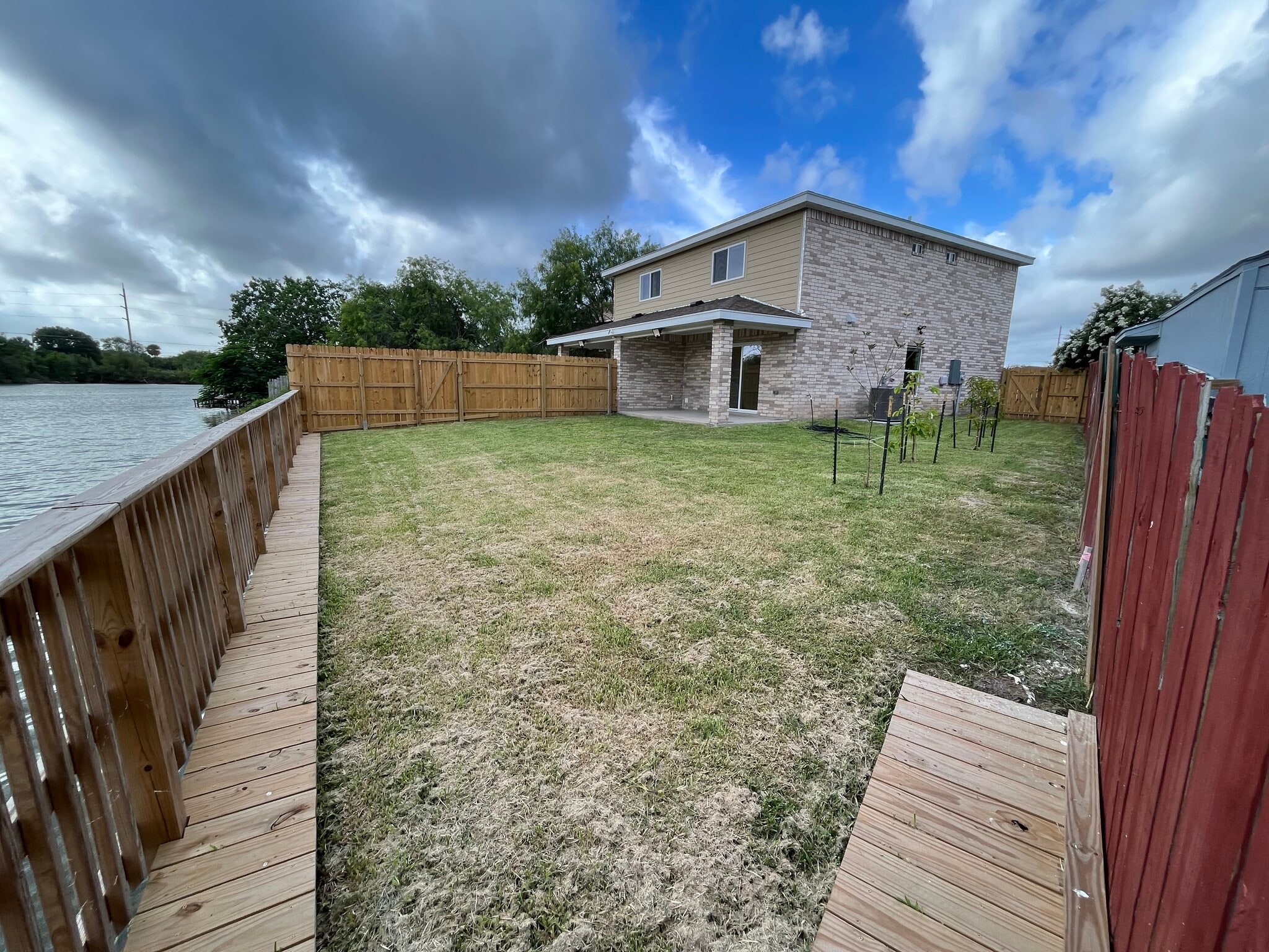 Building Photo - 2160 Alexandra Ct