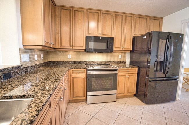 Building Photo - Annual Unfurnished 2 Bedroom 2 Bathroom with a Flex Room in The Waterfront on Venice Island!