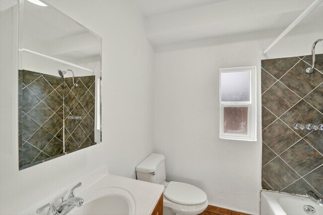 Building Photo - 4114 E 17th St