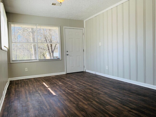 Building Photo - 6102 E Fayetteville Dr