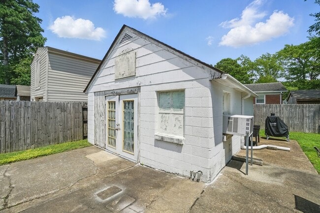 Building Photo - 8518 Devon St