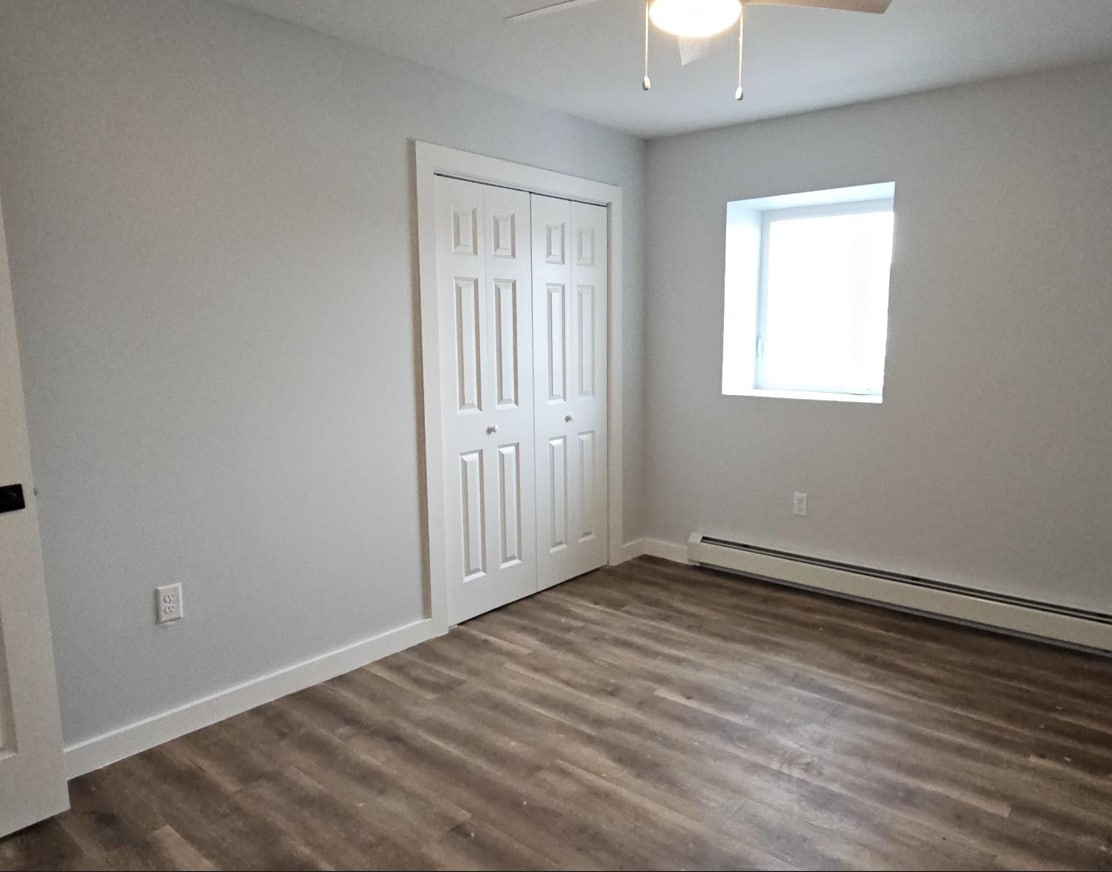 1L/1R Bedroom - 23 E Clinton St