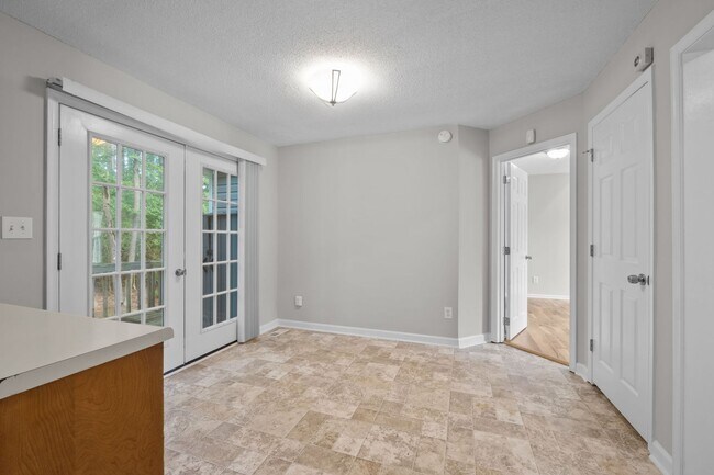 Building Photo - 3 bedroom single family home
