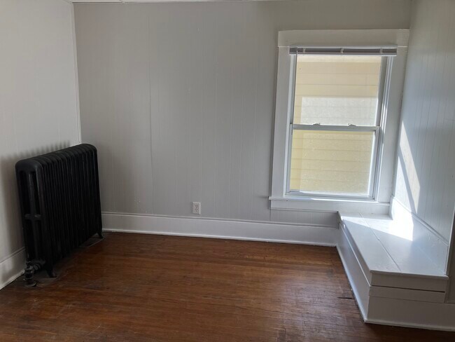 Building Photo - 800 W Ionia St