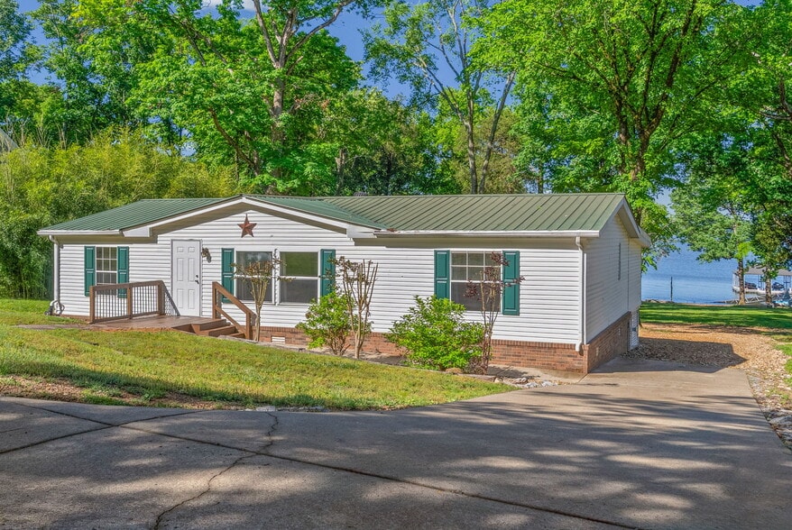 Building Photo - 315 Riverview Dr