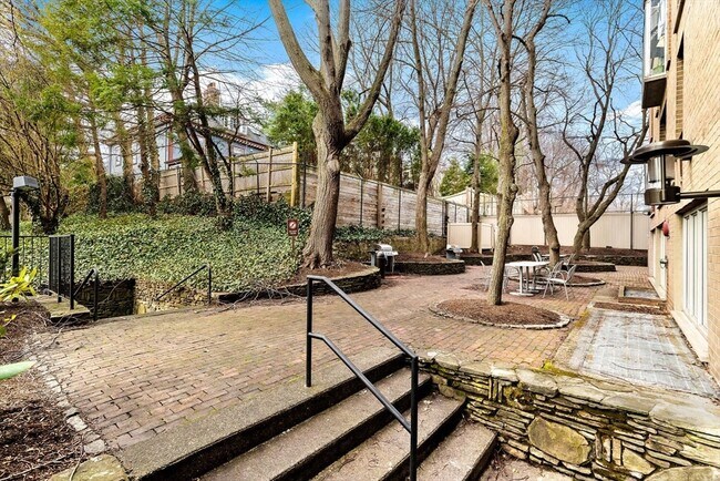 Building Photo - 44 Washington St