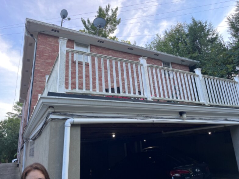 Building Photo - 2549 Glenmary Ave