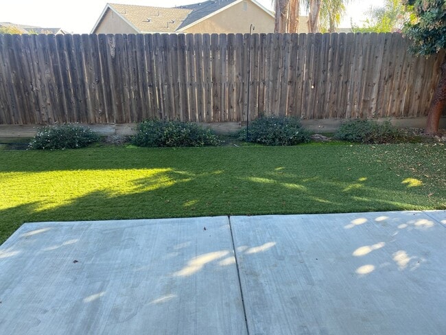 Building Photo - Tulare