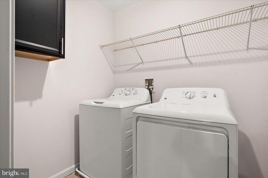 Building Photo - 38369 Elizabeth Ln