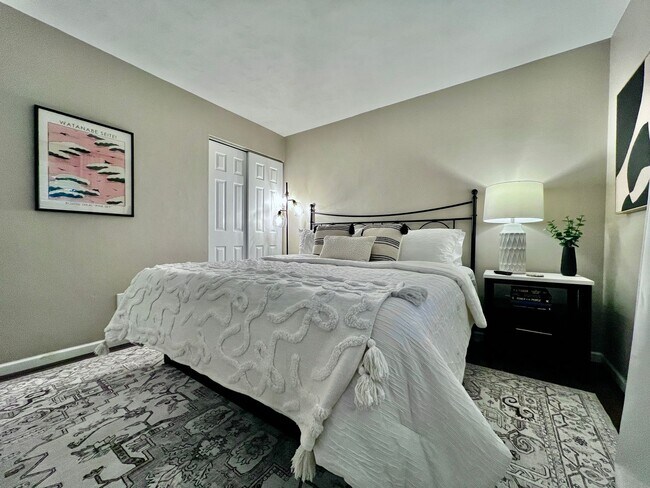 Building Photo - 3 BDR Ranch w/ Fenced yard, laundry, garage + more