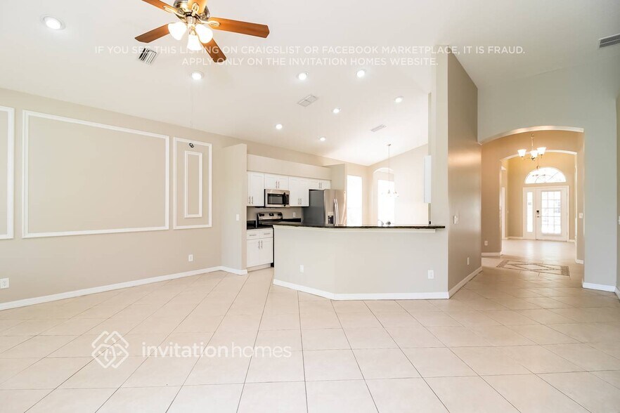 Building Photo - 6006 35th Ln E