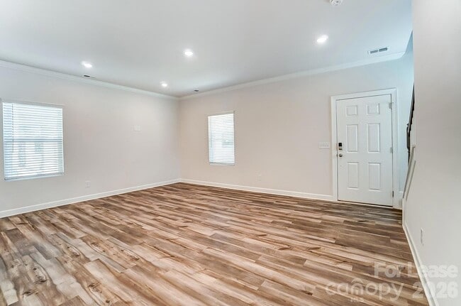 Building Photo - 3026 Lisburn St