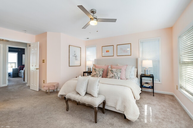 Building Photo - 5544 Vista View Ct