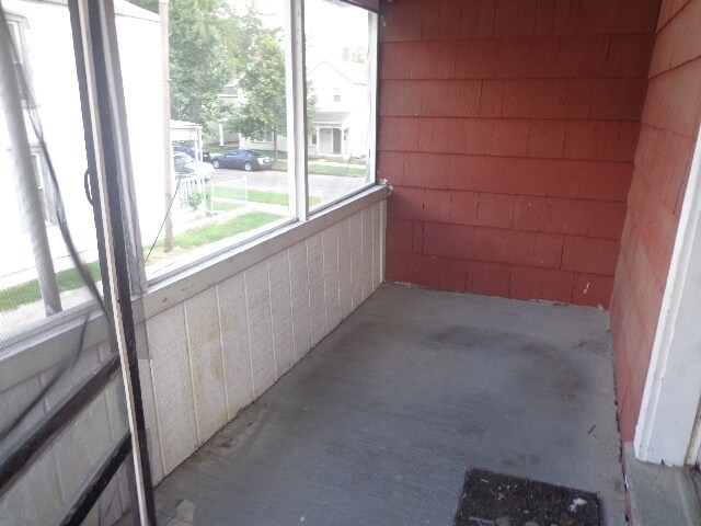Private screened porch - 80 McMillen Ave