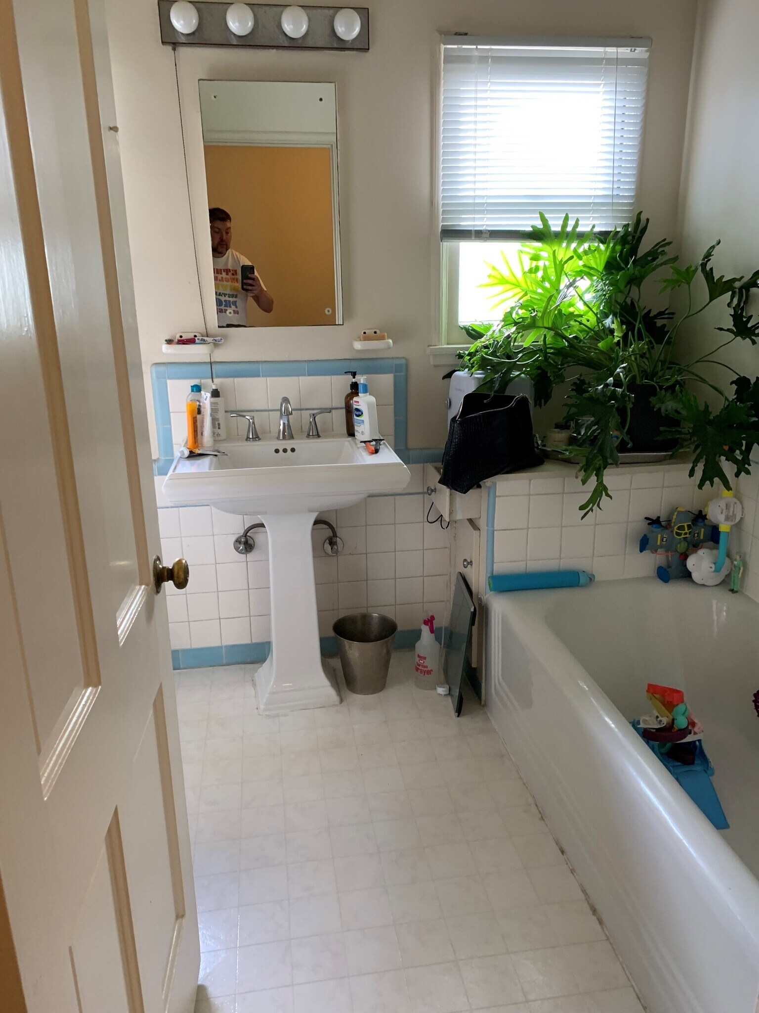 Full Bathroom 1 - 217 S Fuller Ave