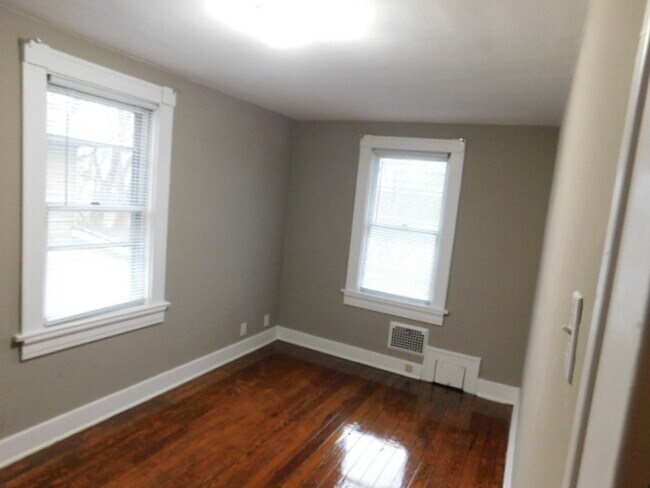 Building Photo - 3100-3102 Linden Avenue