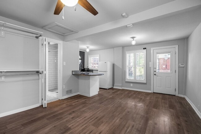 Building Photo - 4036 Linden Ave