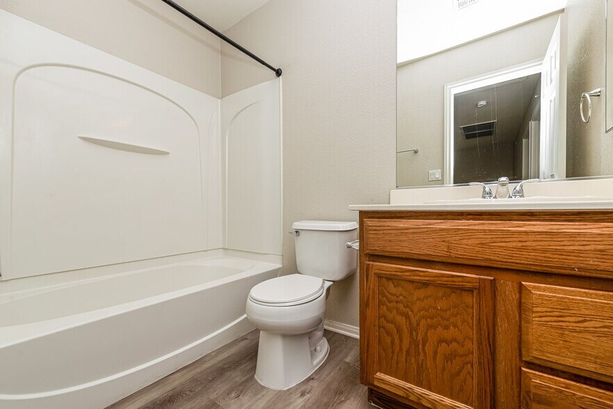 Building Photo - 712 Cades Cove Ave