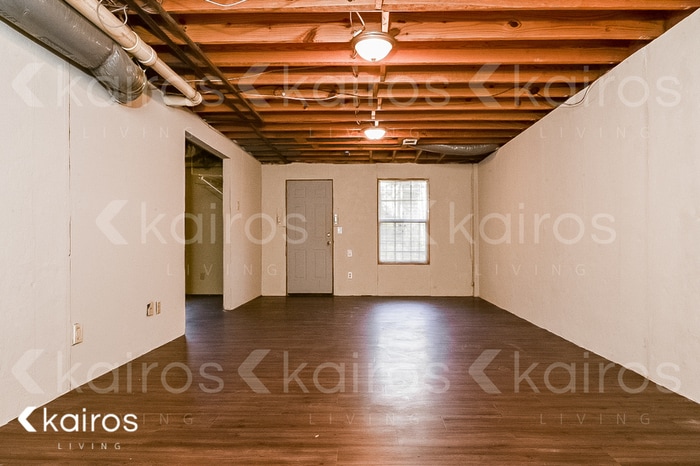 Building Photo - 835 Ashley Ln