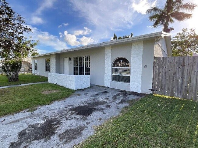 Building Photo - 14202 SW 110th Ave