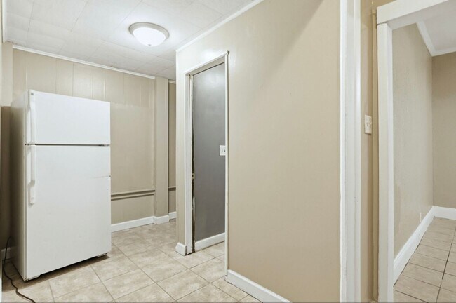 Building Photo - 1610 Court St