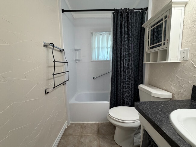 Building Photo - Room in Single Family Home on Hayes Ct