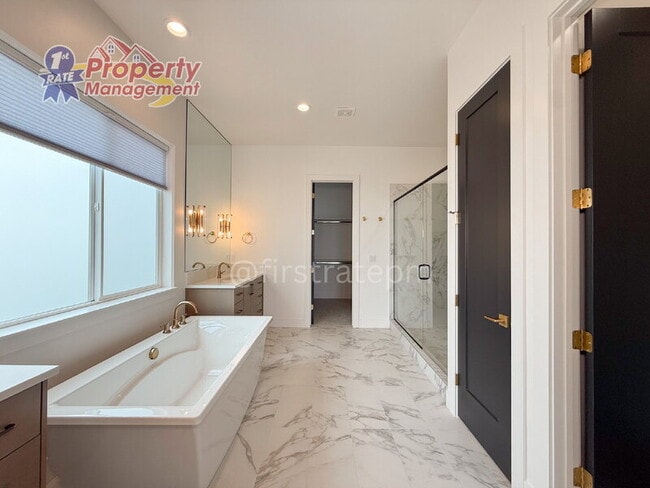 Building Photo - 3024 E Parulo Dr