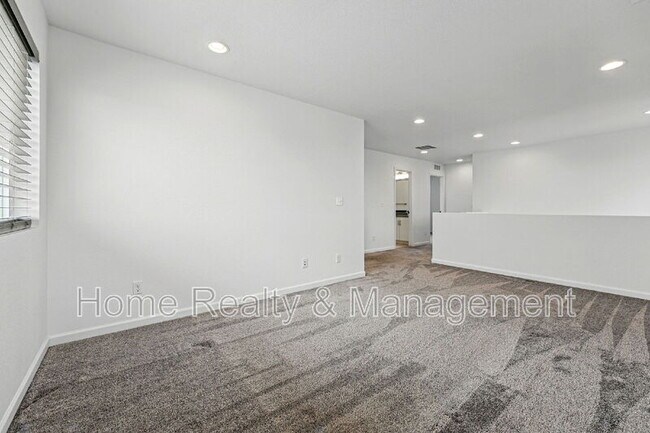 Building Photo - 9364 E 105th Ave