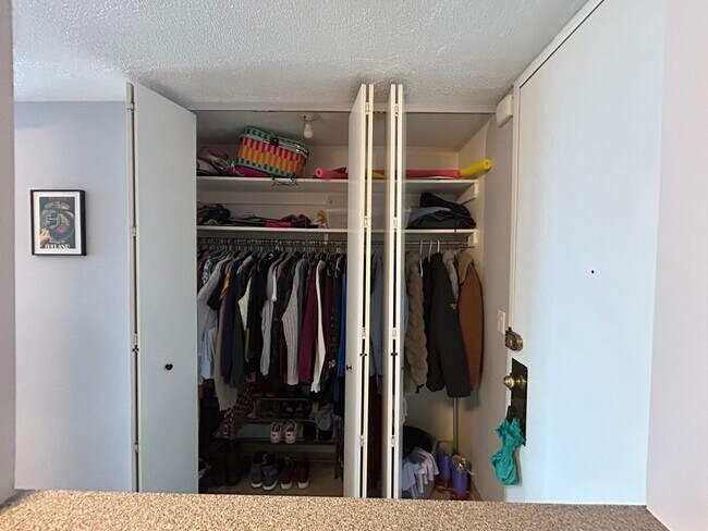 Building Photo - 720 W Gordon Terrace