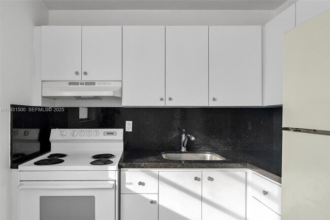 Building Photo - 644 SW 10th St