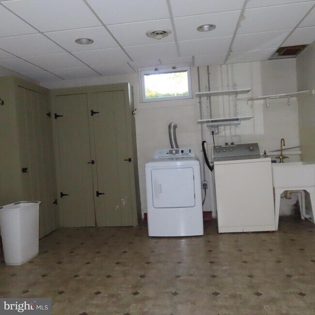 Building Photo - 14109 Buchanan Trail W