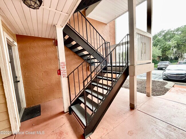 Building Photo - 225 S Tropical Trail