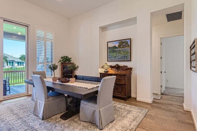 Building Photo - Available Now: Gorgeous 4 Bed/3.5 Bath wit...