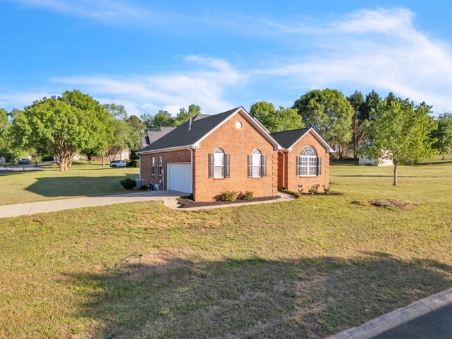 Building Photo - Beautiful 3-Bedroom Retreat with 2 Full Baths in Scenic Woodruff $1,875/mo rent