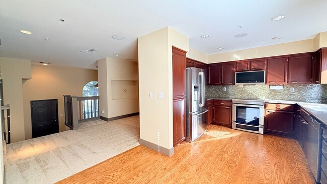 Building Photo - Beautiful 3BD/2.5BA, Multi-Level Townhome in the Shadowhawk Community in Danville- Available NOW!