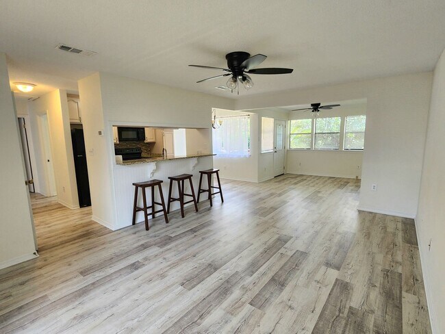 Building Photo - Gulf Shores 2/1.5 condo at Country Club Village