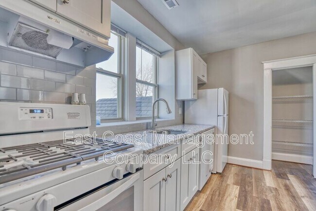 Building Photo - 2110 Taylor Ave