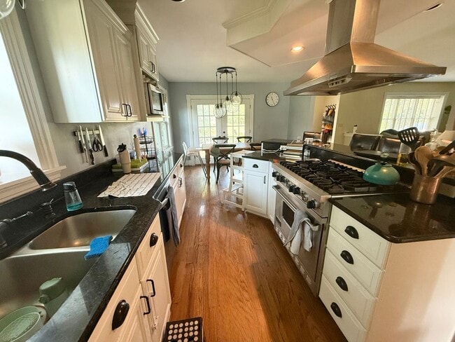 Building Photo - 45800 W Ann Arbor Trail