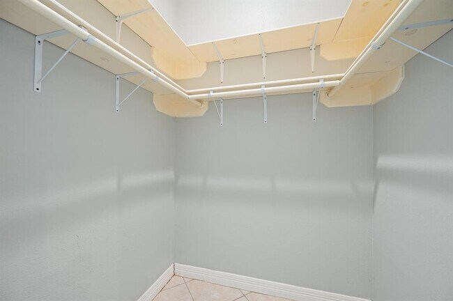 Building Photo - 13819 Lakeview Meadow Dr