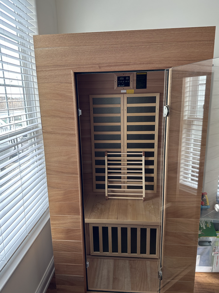 1 person infrared sauna - 26 Bowsprit Dr