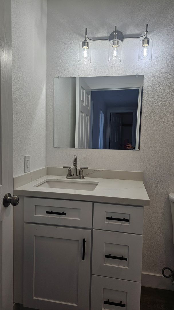 Building Photo - Beautiful 2BD 1.5BA Recently Remodeled Condo in Forest Park Plaza