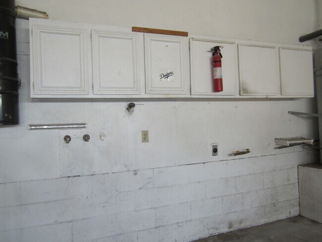 Building Photo - 2642 Laramie Rd
