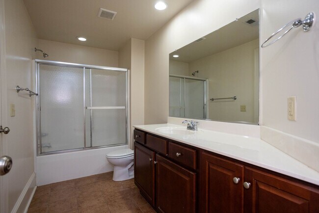 Building Photo - Flag Factory #10H