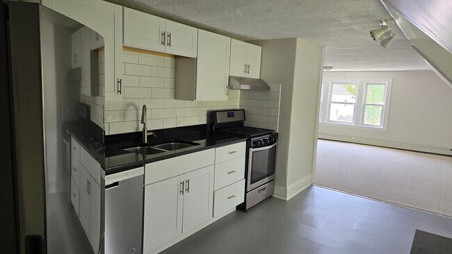 Primary Photo - 33 Ashfield St