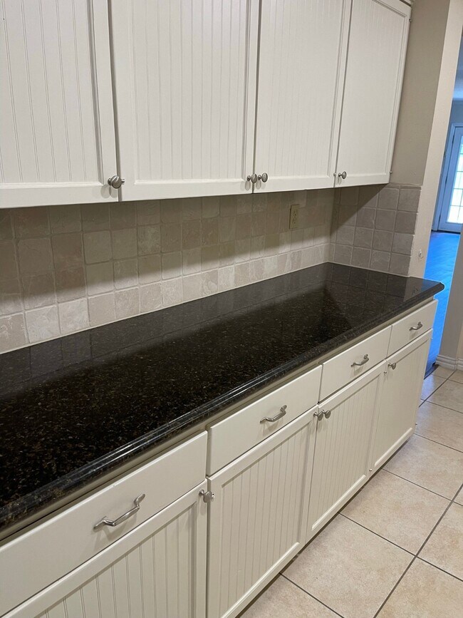 Building Photo - 6452 Olympia Dr