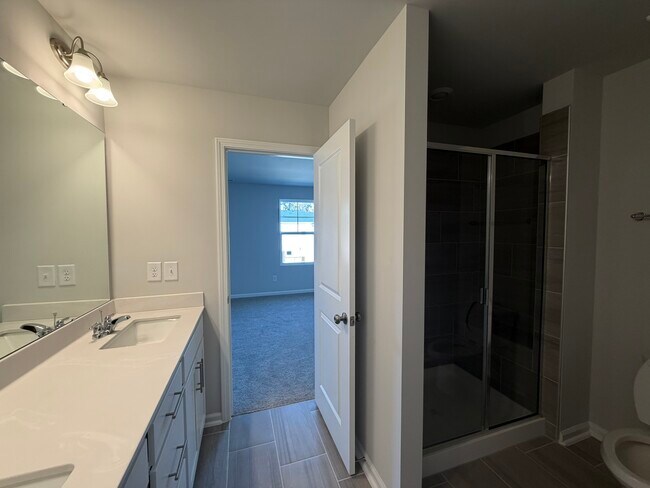 Building Photo - Carolina Springs