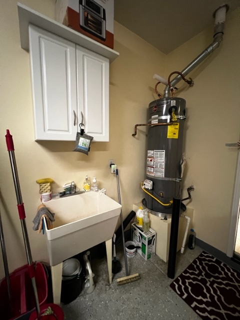 Industrial sink in garage - 8325 Carnoustie Ave